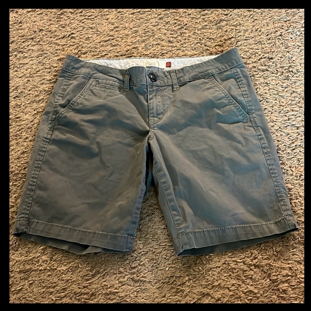 SO Women's Gray Bermuda Shorts Size 9 Juniors